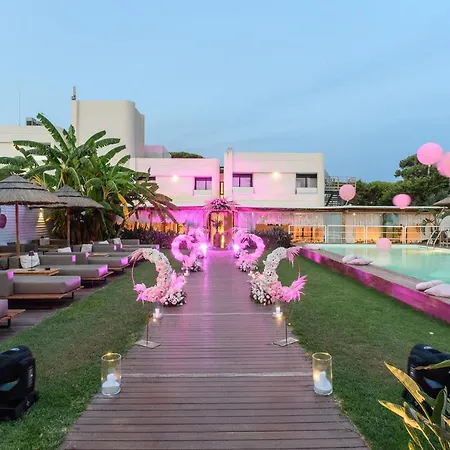 Cumeja Club & 4*