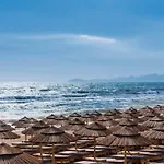 فندق Cumeja Club & 4*
