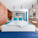 Cumeja Club & فندق بايا دوميزيا
