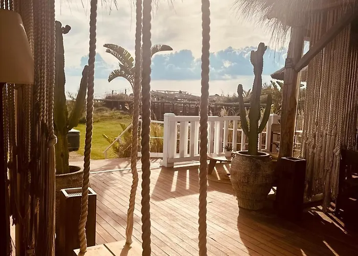 Cumeja Club & Hotell